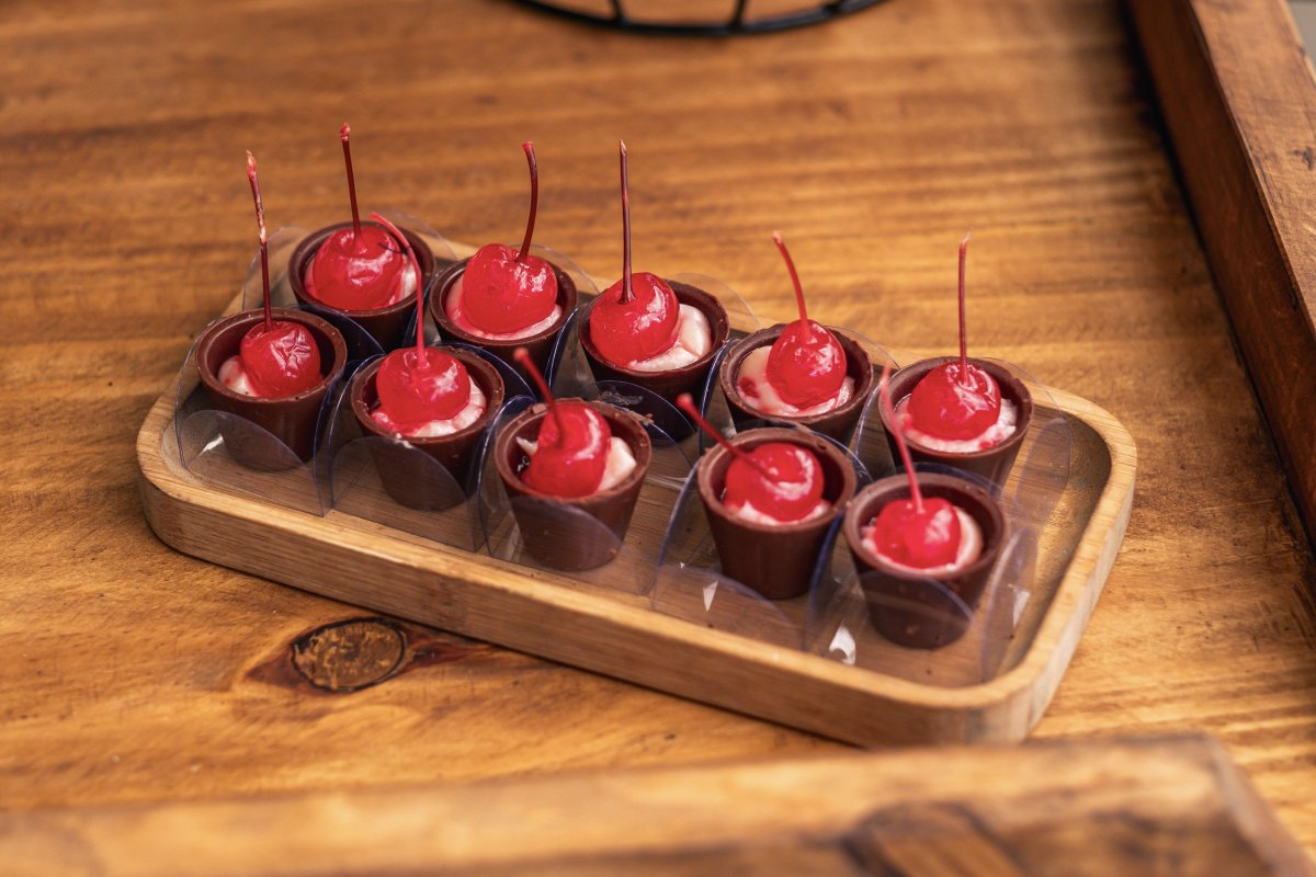 Copinho de Chocolate com Receheio de Cereja